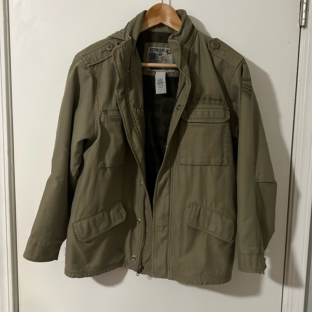Classic Olive Green Military-Inspired Jacket  for boy(L). Pretty good condition